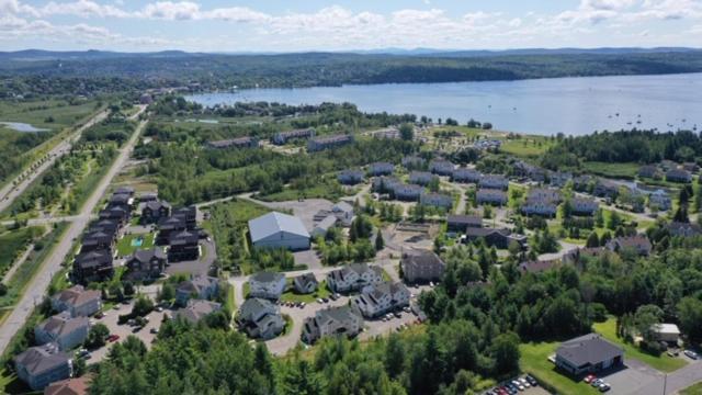 Condo Entre Ville Et Nature 2 Magog Bagian luar foto